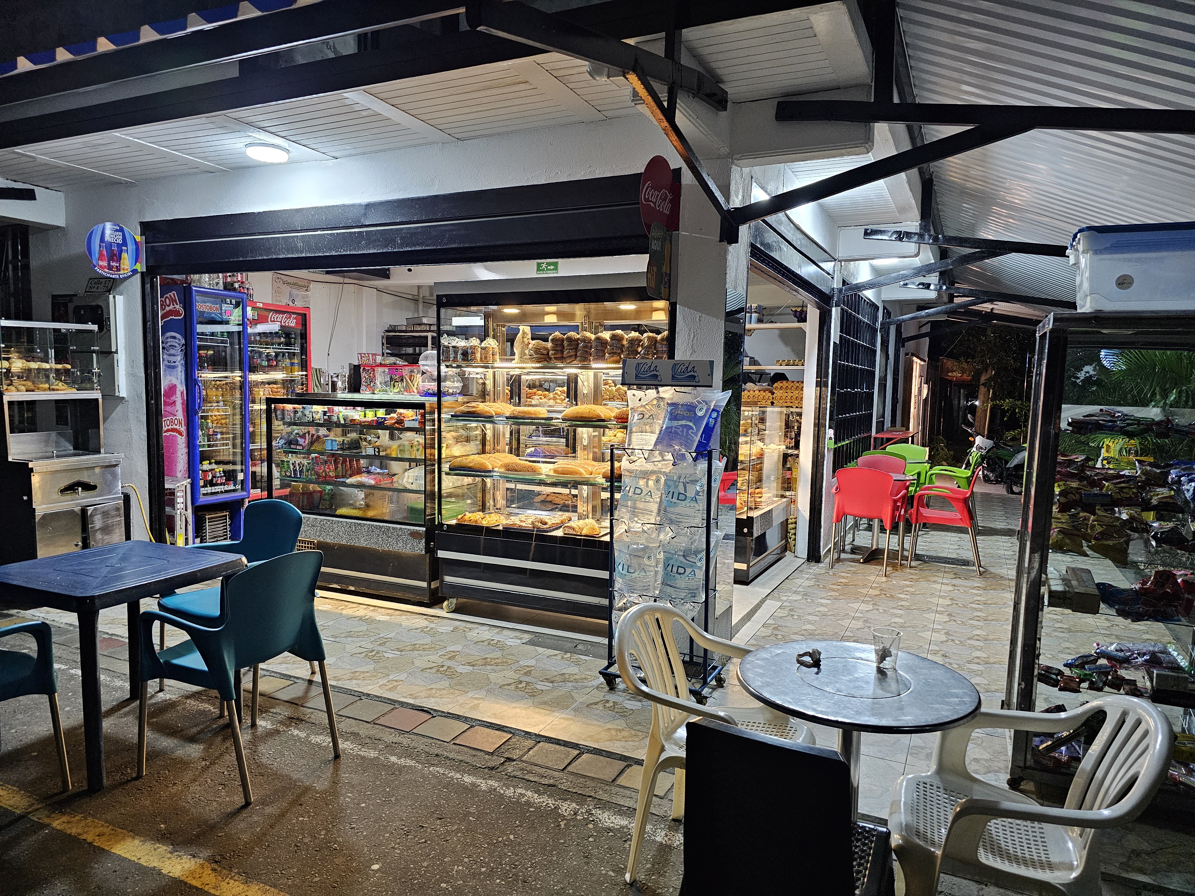 Panadería y cafetería del llano